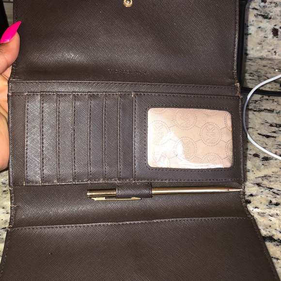 Michael Kors wallet - Picture 3 of 4